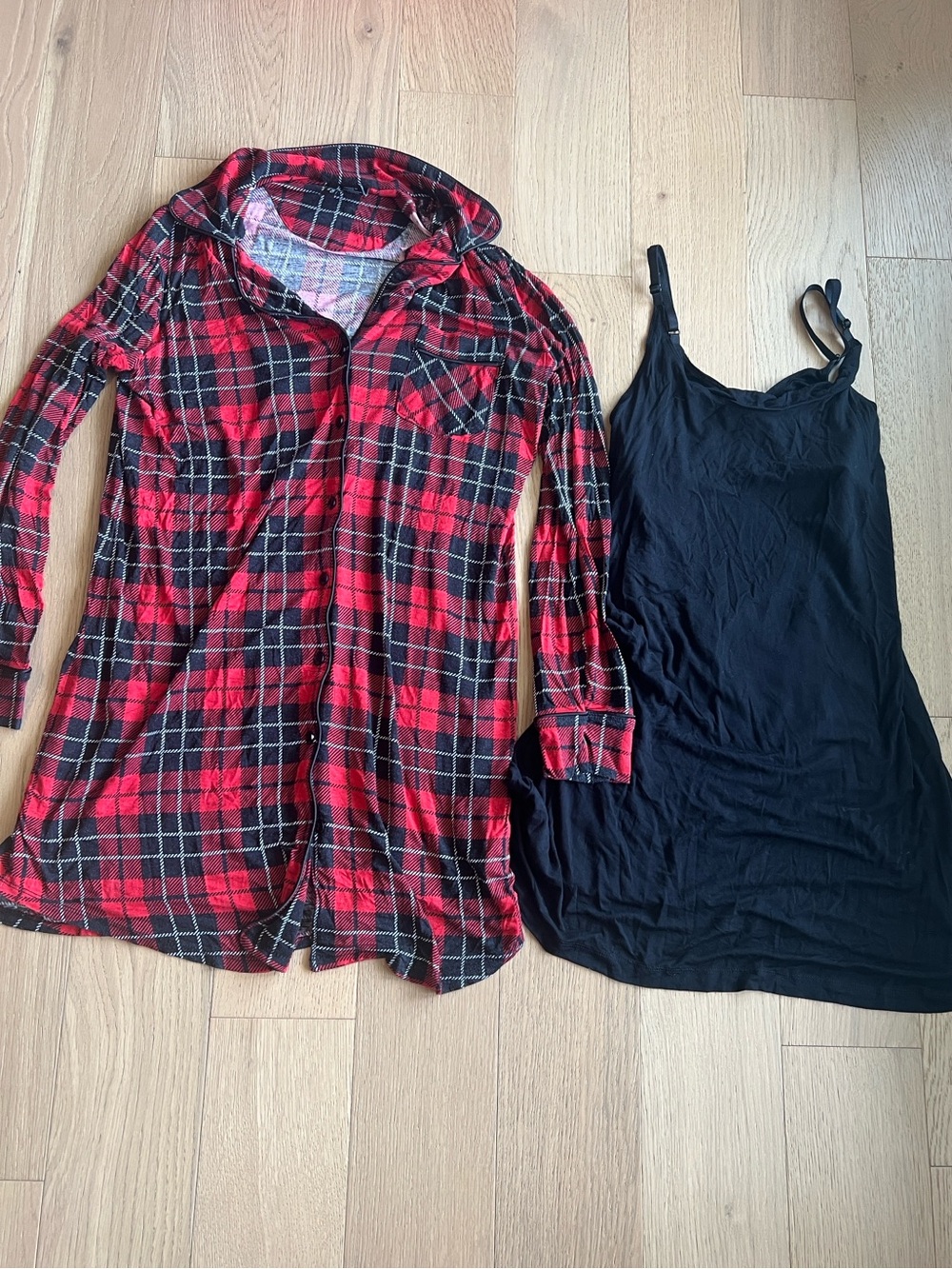 Size Small Women’s so soft sleep gowns.